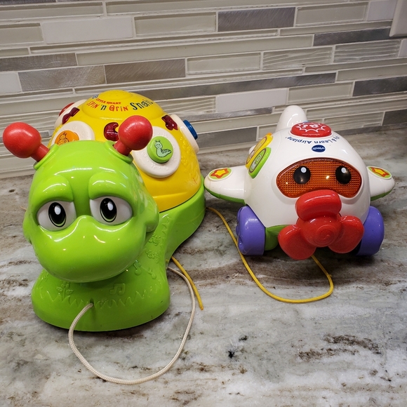 V-Tech Spina and Grin Snail And Fly and Learn Airplane - Picture 1 of 16
